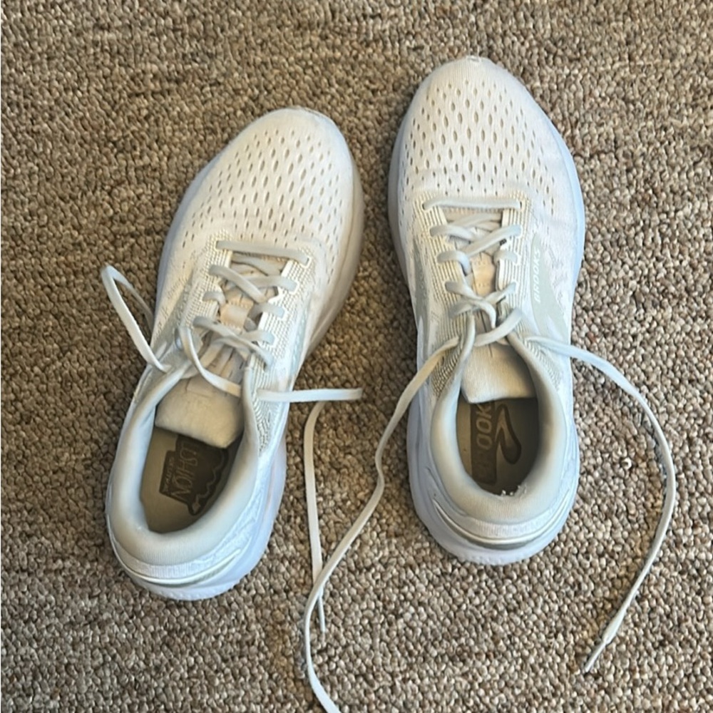 Brooks Ghost 13 Cream Sneakers